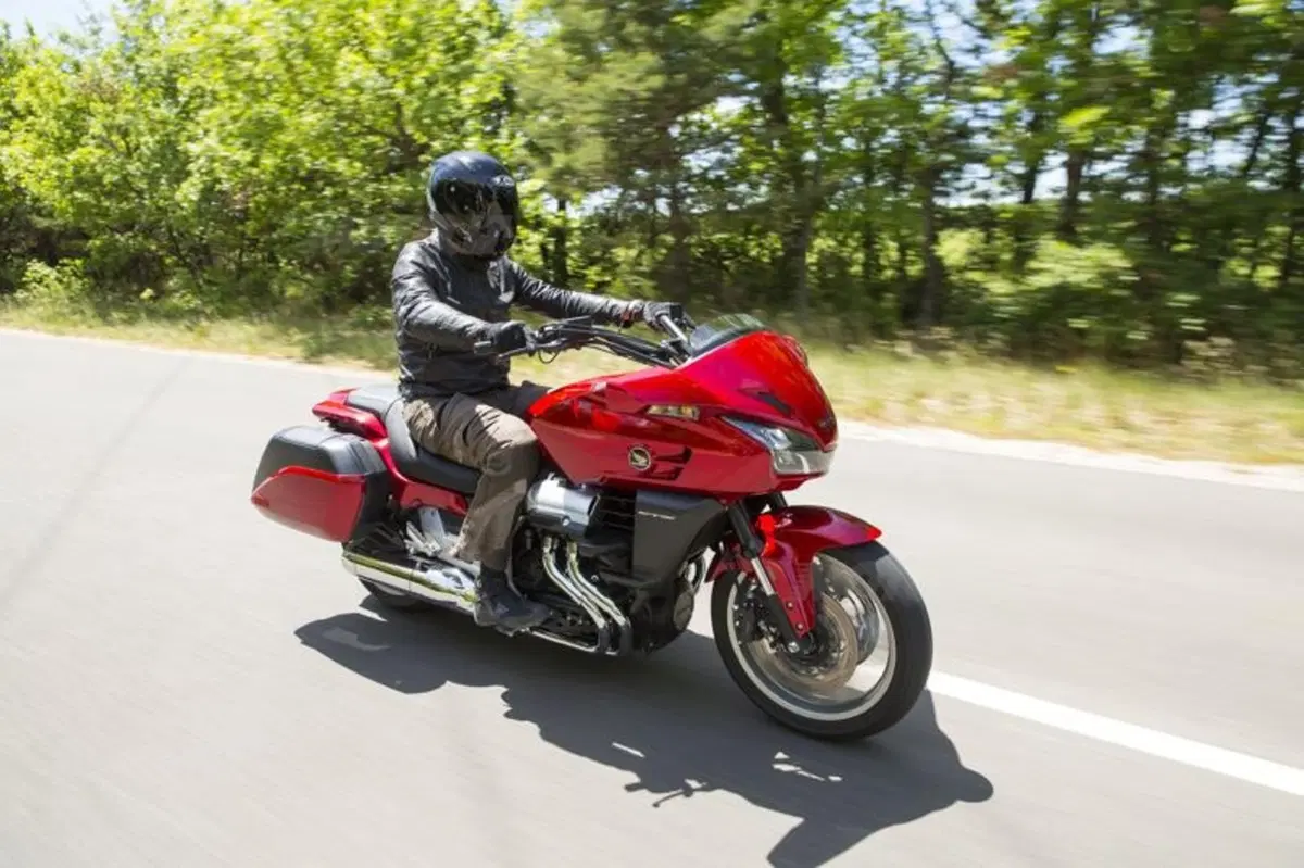 Honda CTX 1300, Gold Wing F6C e F6B 1800  (9)