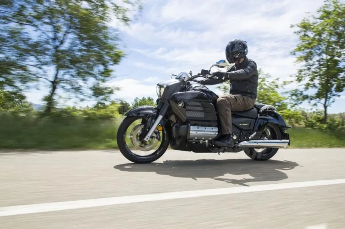 Honda CTX 1300, Gold Wing F6C e F6B 1800  (21)