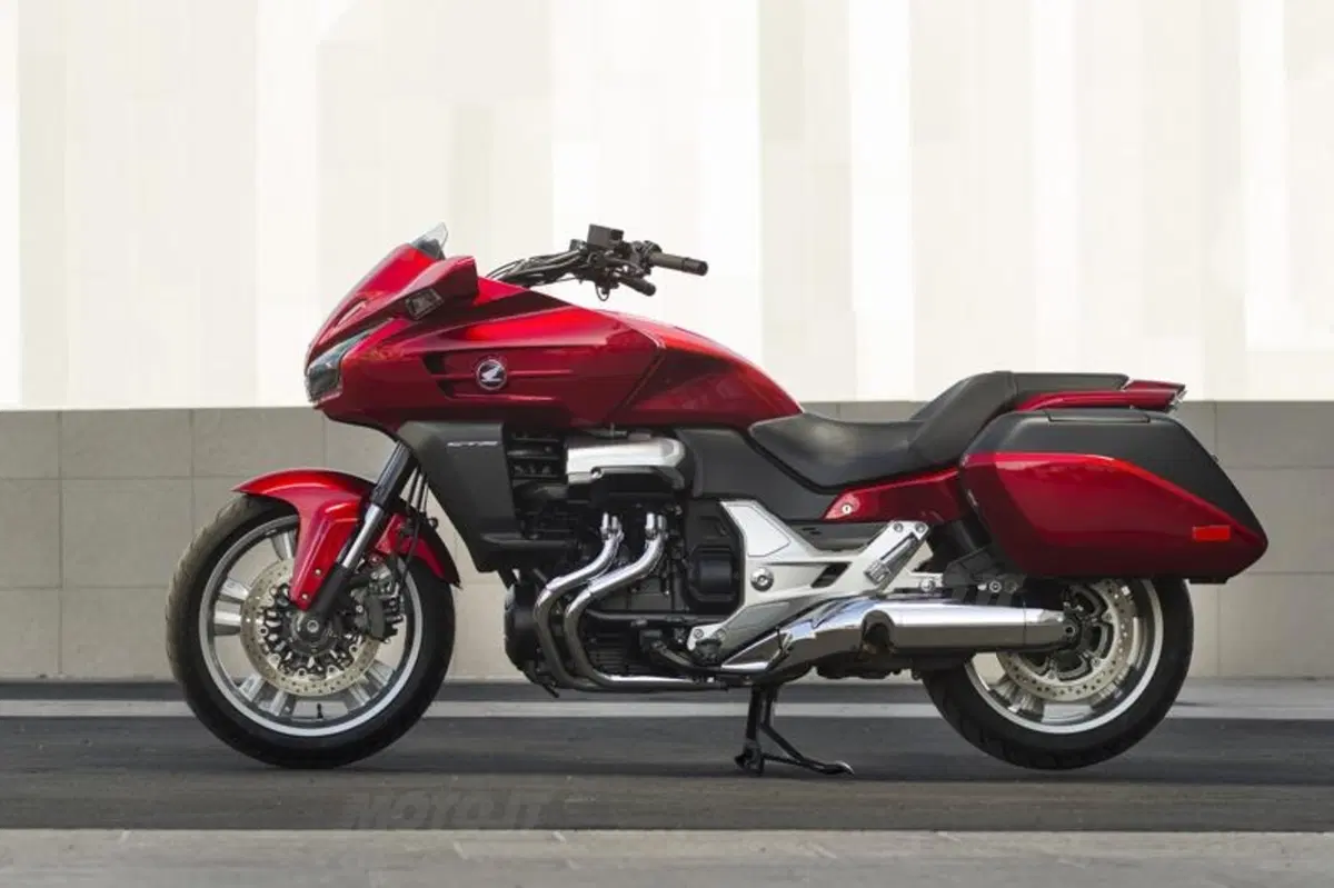 Honda CTX 1300, Gold Wing F6C e F6B 1800  (46)