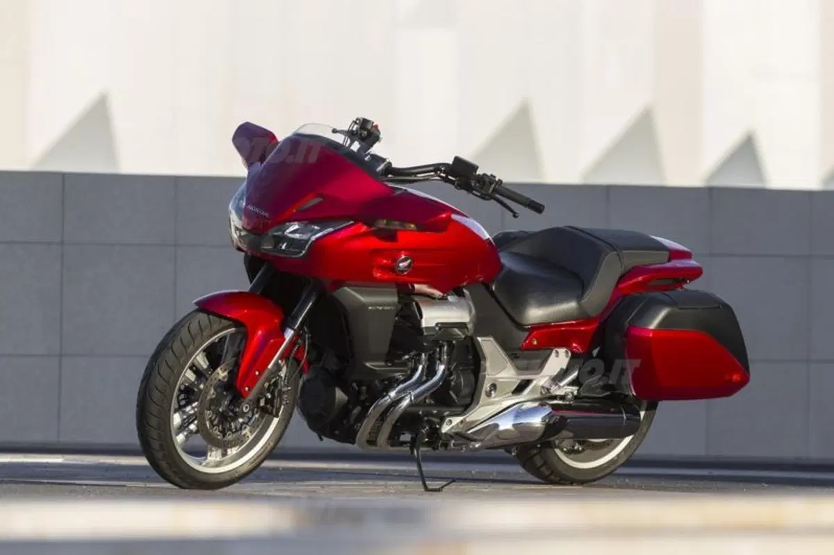 Honda CTX 1300, Gold Wing F6C e F6B 1800  (49)
