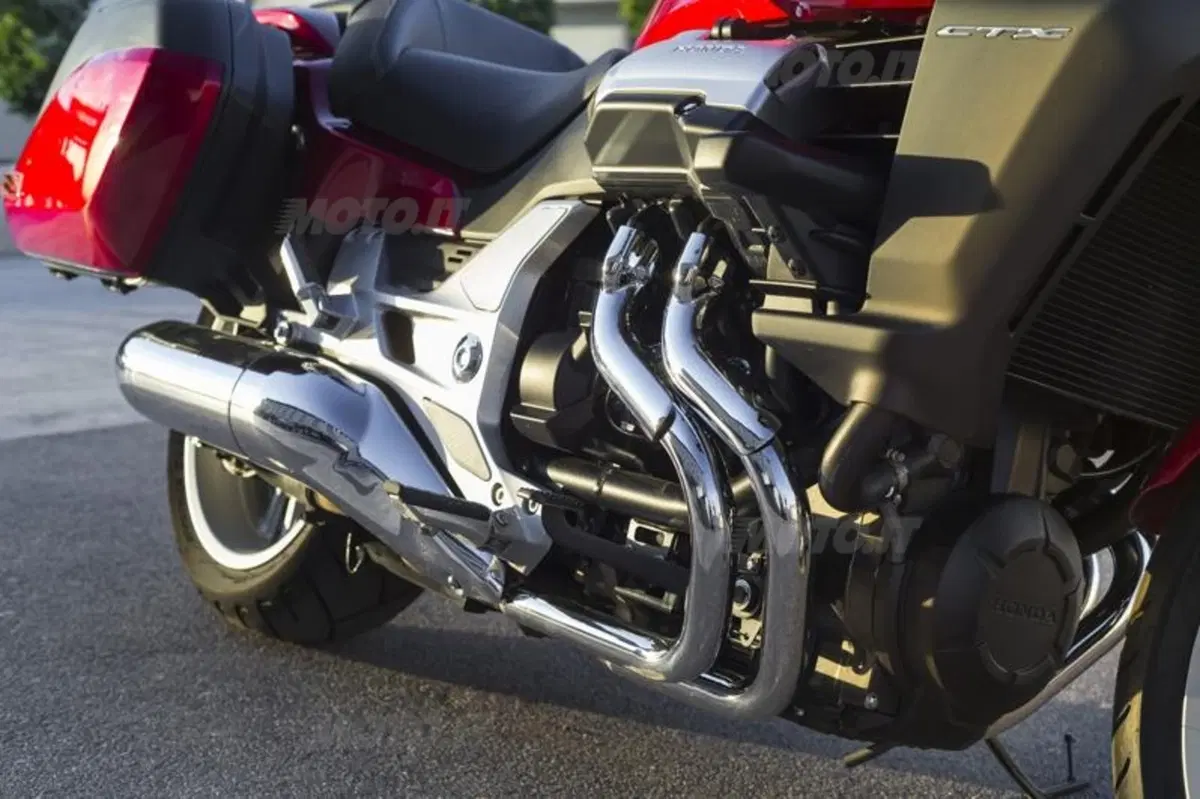 Honda CTX 1300, Gold Wing F6C e F6B 1800  (52)
