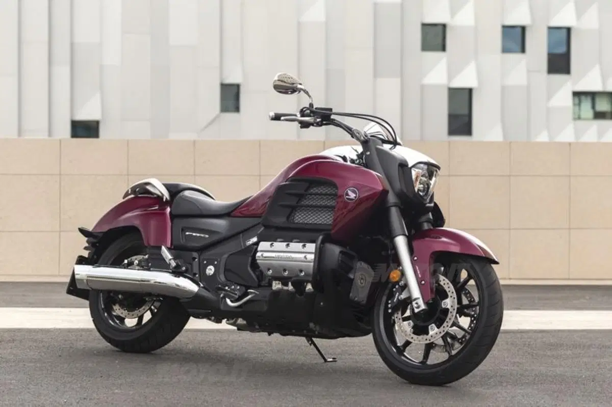 Honda CTX 1300, Gold Wing F6C e F6B 1800  (57)