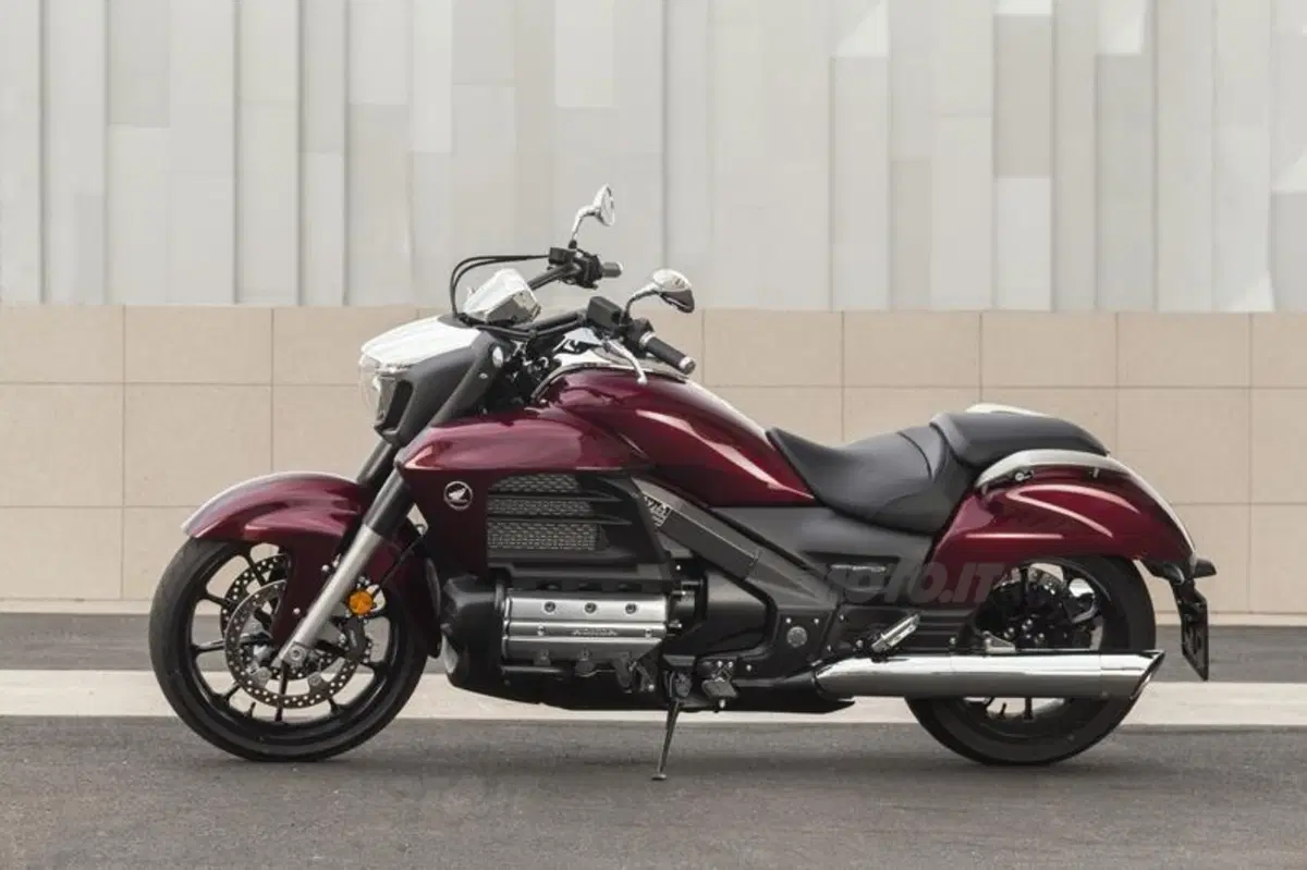Honda CTX 1300, Gold Wing F6C e F6B 1800  (60)