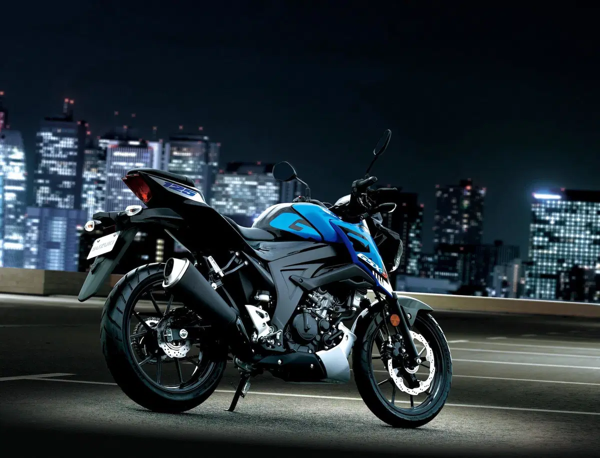 Suzuki GSX-S 125 2022: Euro-5 e nuove colorazioni. Foto e prezzo