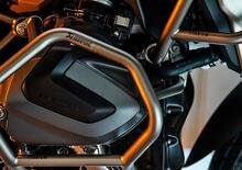 Akrapovic: barre di protezione (naturalmente in titanio) per BMW R 1250GS