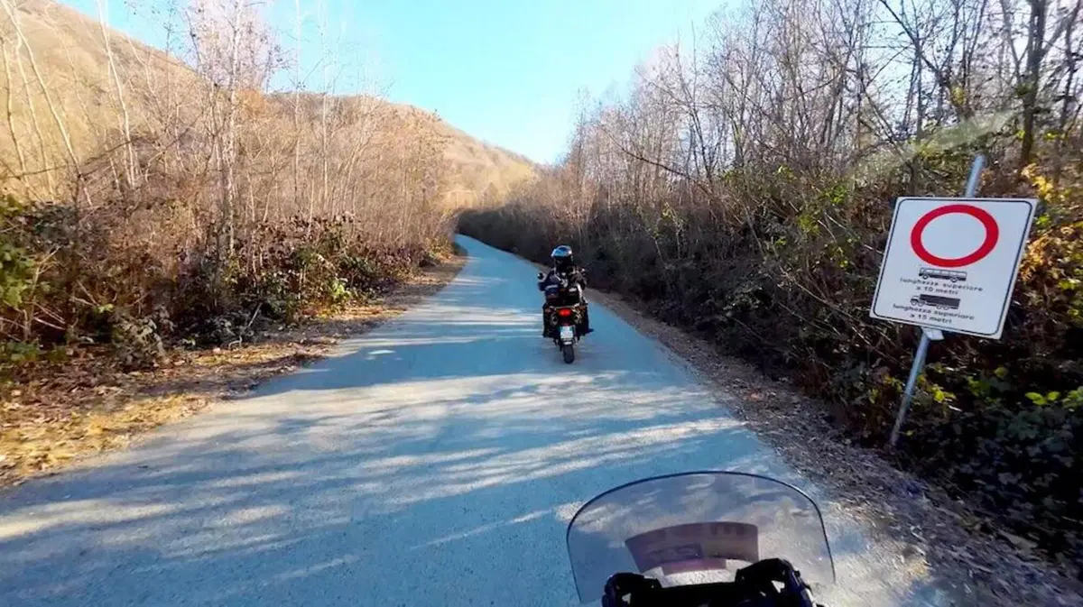 Viaggi e itinerari in moto: alla ricerca della pietra di Leonardo sul Monte Bracco (25)