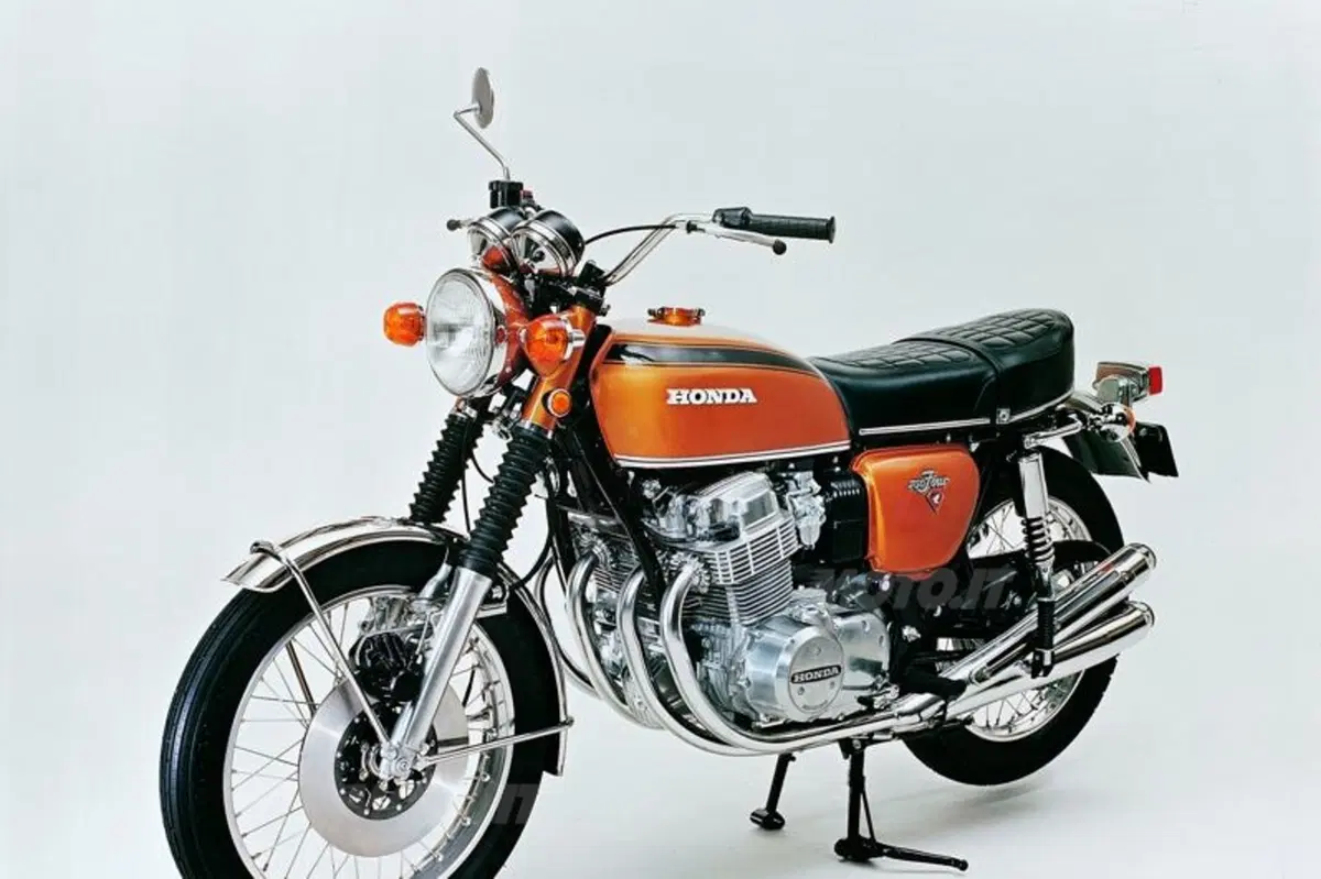 Massimo Clarke: "CB 750 Four e 900Z1. Le regine a confronto"