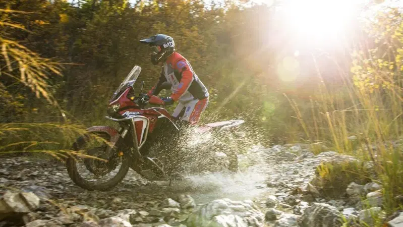 Abbigliamento moto: l'outfit adventure perfetto, in 4 mosse
