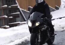 Con la BMW 1000RR sulla strada ghiacciata: meno male il dritto [VIDEO VIRALE]