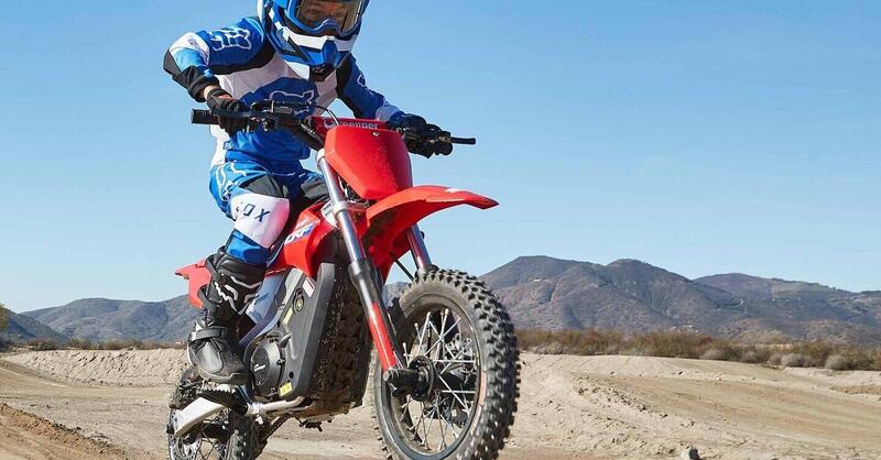 Honda presenta la piccola moto elettrica CRF-E2