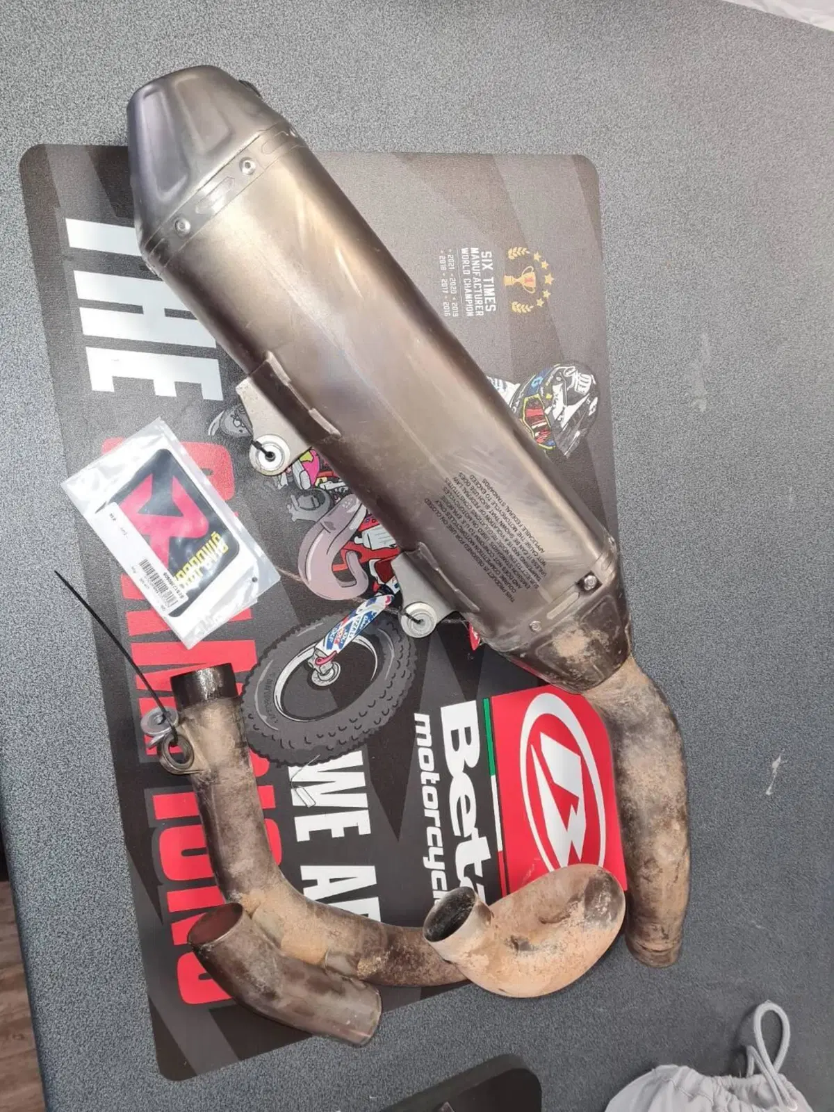Akrapovic Full Titanium (KTM/HUSQVARNA) (2)