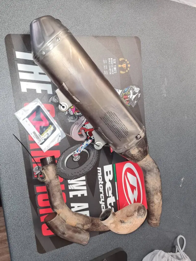 Akrapovic Full Titanium (KTM/HUSQVARNA) (2)