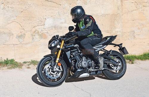 Triumph Street Triple RS 2023 [Foto spia]