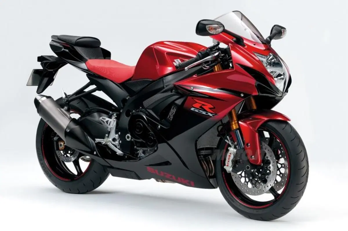 Suzuki GSX-R750, si rinnova e diventa Z (3)