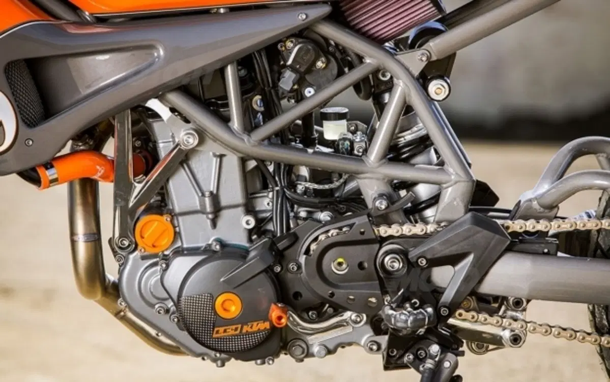 Roland Sands Design KTM 690 Tracker (4)