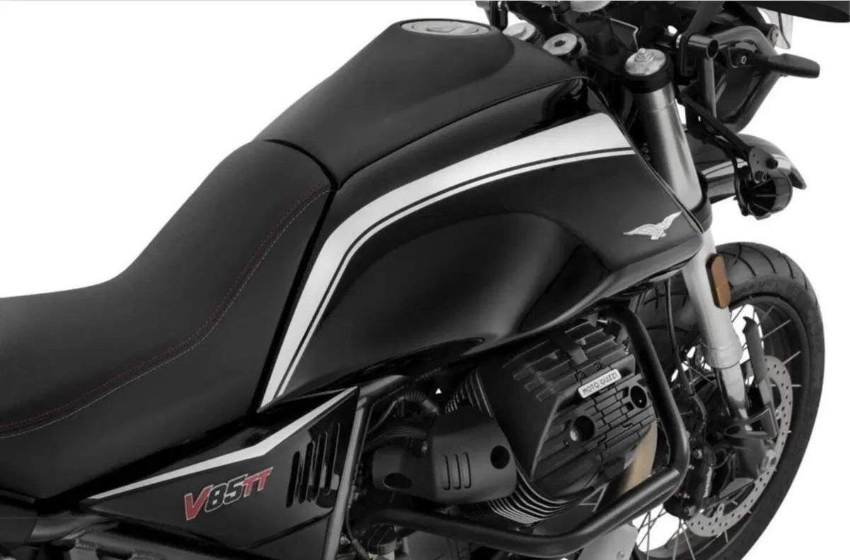 Aprilia RS 660 Limited Edition e Guzzi V85 TT Guardia d’Onore: sono prenotabili (5)