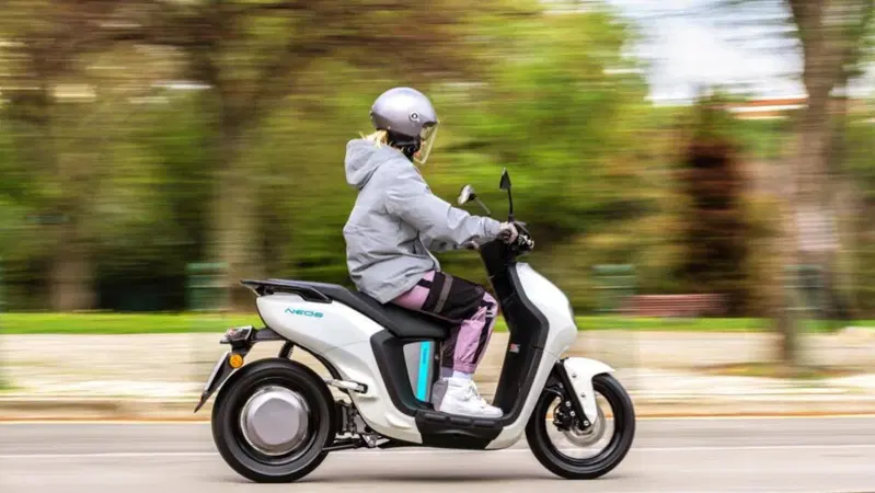 Yamaha NEO's, l'elettrico Yamaha arriva a 3.199 euro