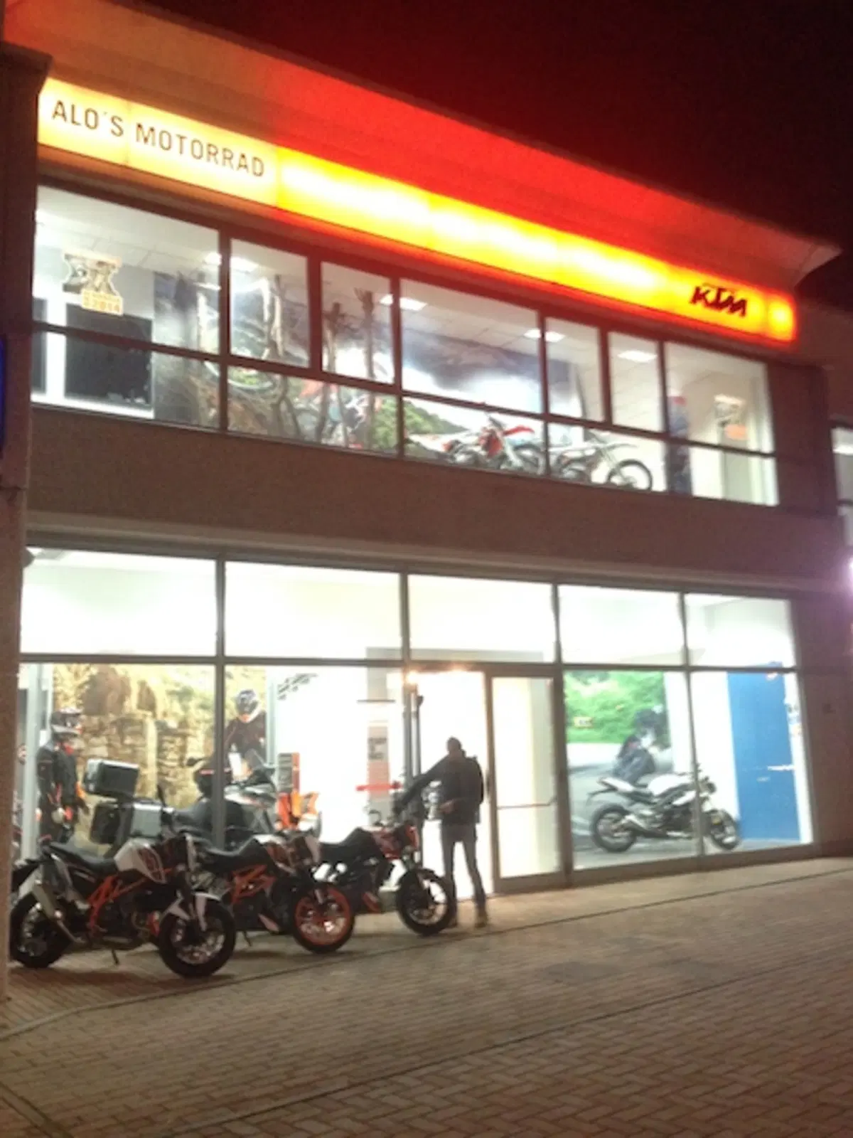 Alo's Group apre un nuovo concessionario KTM a Massa (2)