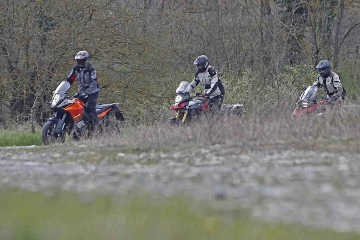BMW R1200GS VS KTM 1190 Adventure VS Suzuki V-Strom 1000  (3)
