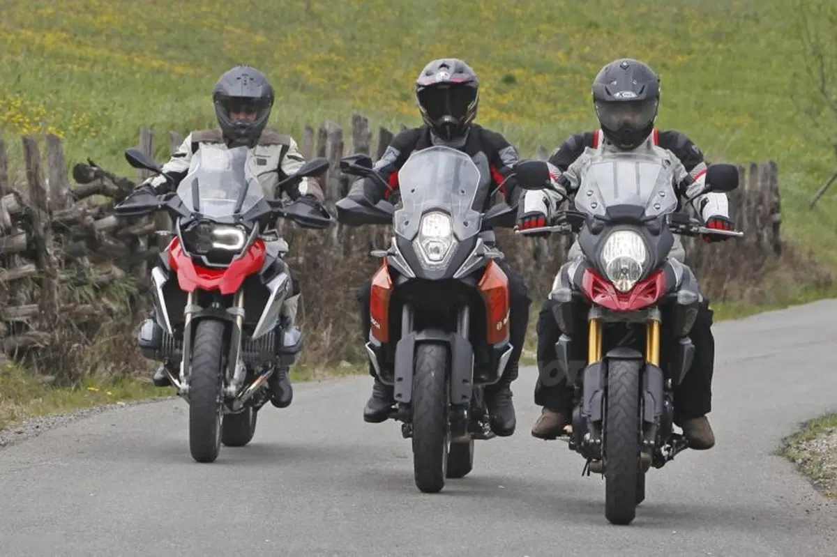 BMW R1200GS VS KTM 1190 Adventure VS Suzuki V-Strom 1000  (5)
