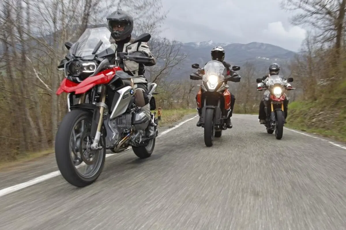 BMW R1200GS VS KTM 1190 Adventure VS Suzuki V-Strom 1000  (6)