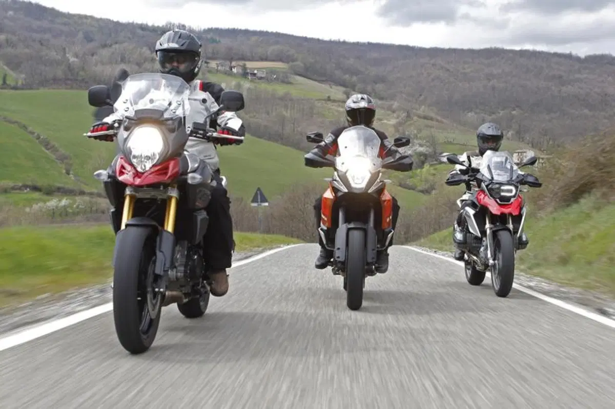 BMW R1200GS VS KTM 1190 Adventure VS Suzuki V-Strom 1000  (8)
