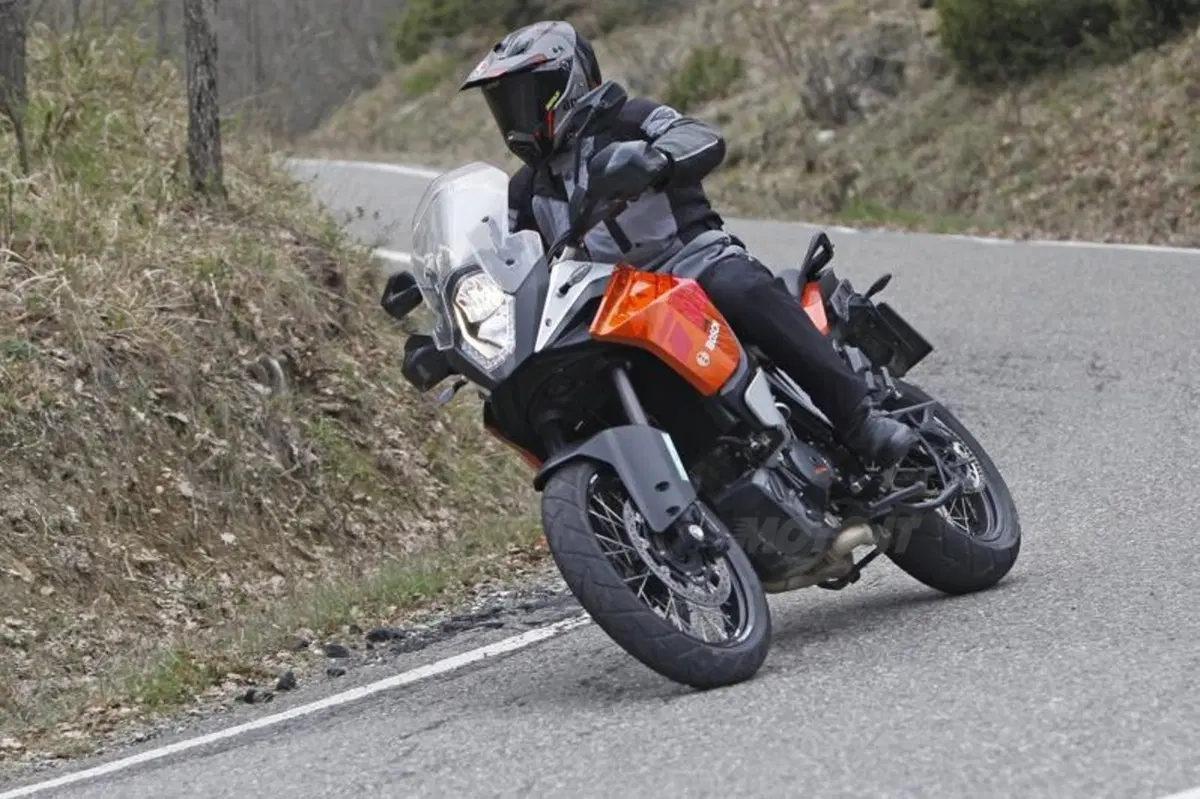 BMW R1200GS VS KTM 1190 Adventure VS Suzuki V-Strom 1000  (13)