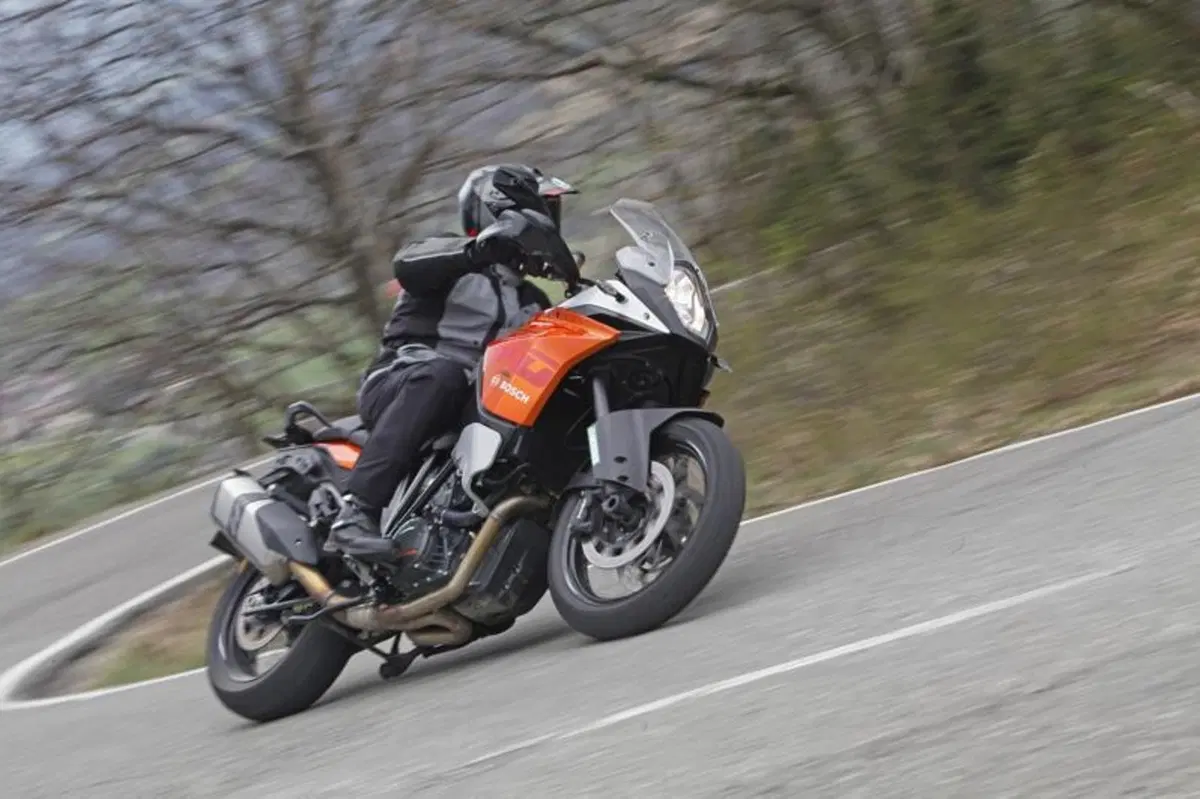 BMW R1200GS VS KTM 1190 Adventure VS Suzuki V-Strom 1000  (14)