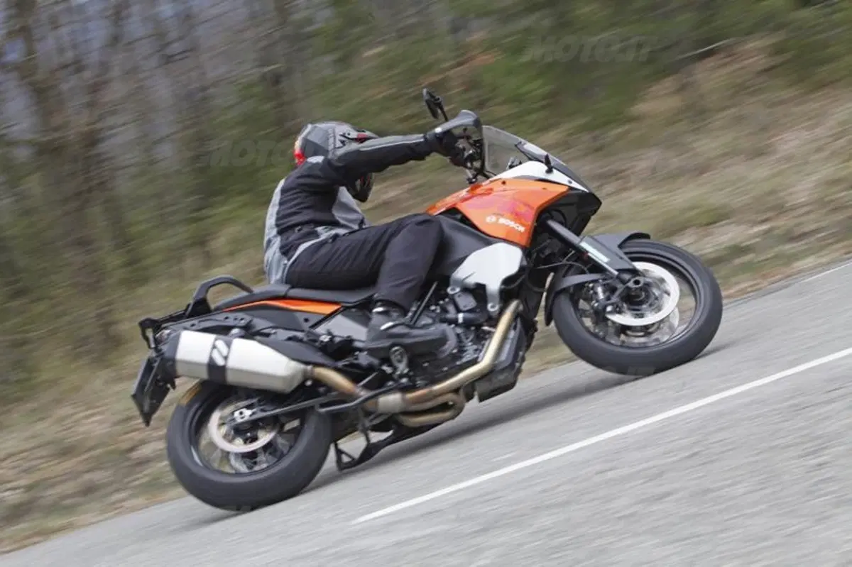 BMW R1200GS VS KTM 1190 Adventure VS Suzuki V-Strom 1000  (15)