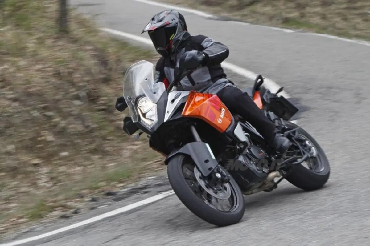 BMW R1200GS VS KTM 1190 Adventure VS Suzuki V-Strom 1000  (16)