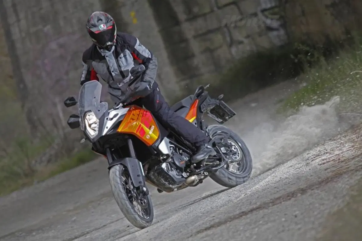 BMW R1200GS VS KTM 1190 Adventure VS Suzuki V-Strom 1000  (17)