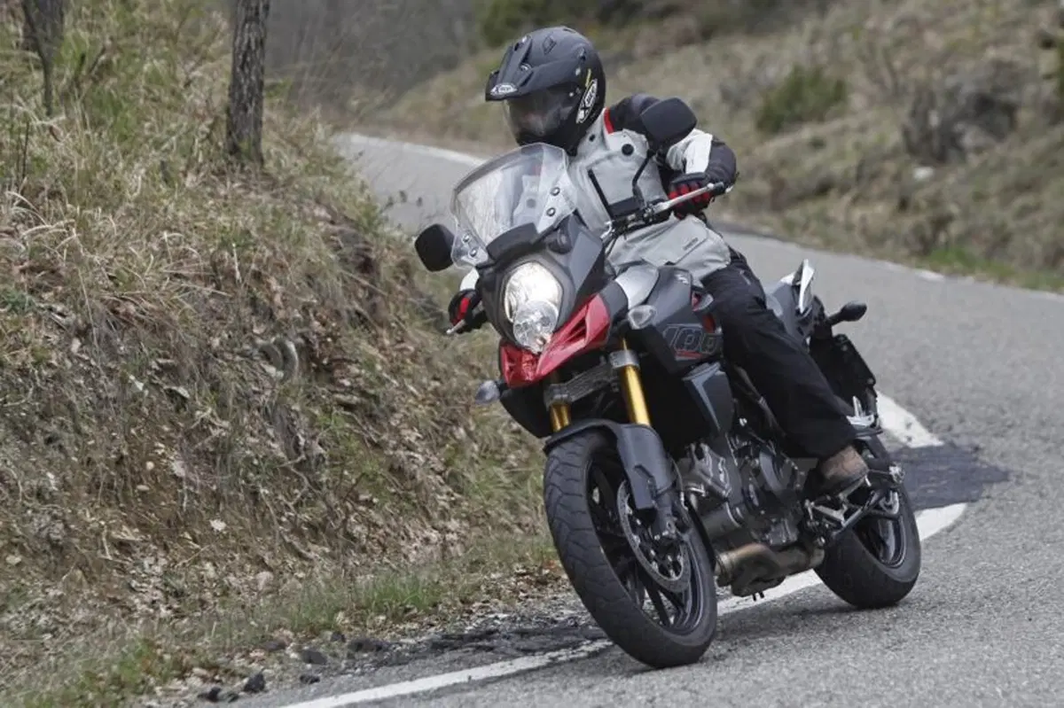 BMW R1200GS VS KTM 1190 Adventure VS Suzuki V-Strom 1000  (20)