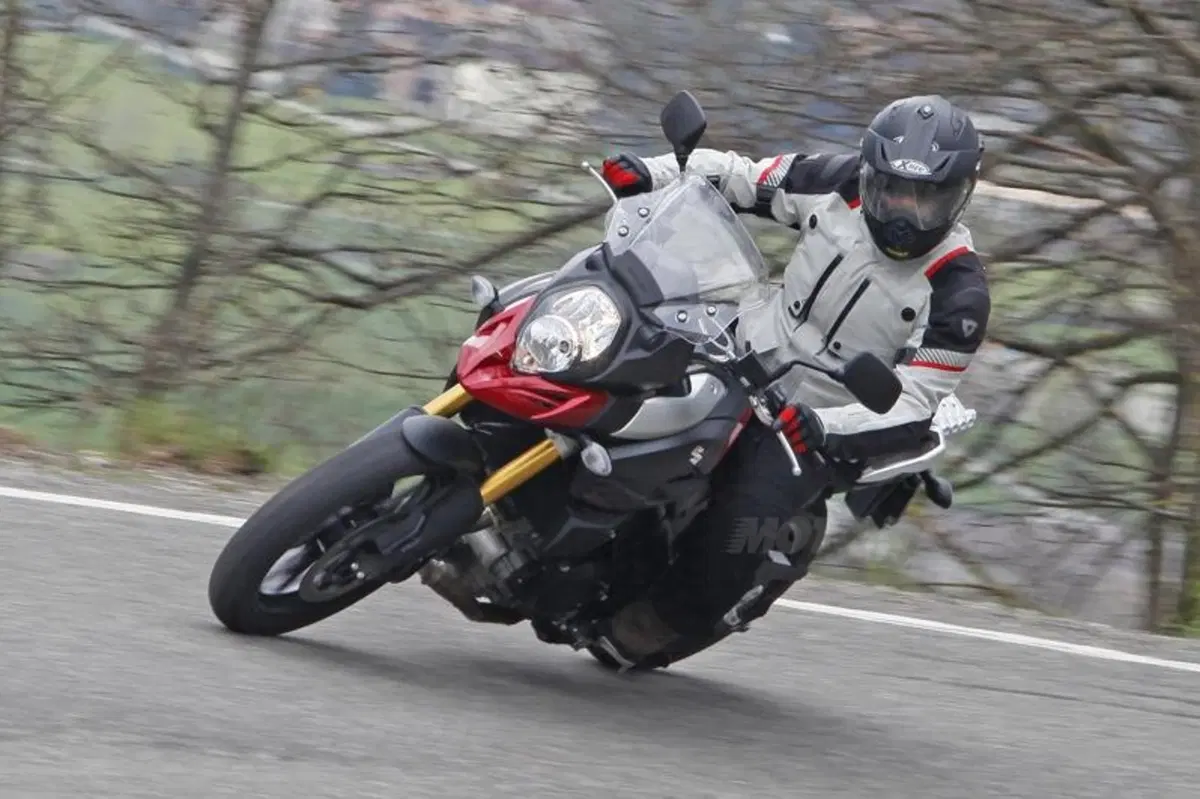 BMW R1200GS VS KTM 1190 Adventure VS Suzuki V-Strom 1000  (21)