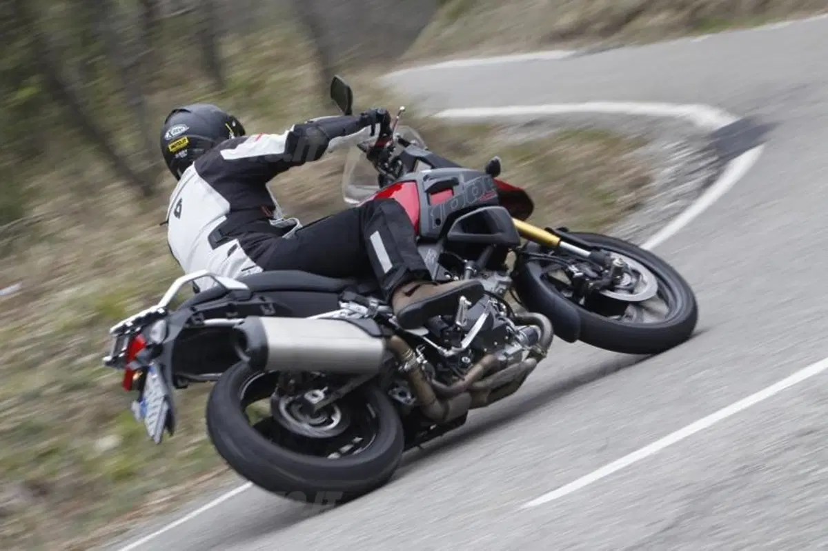BMW R1200GS VS KTM 1190 Adventure VS Suzuki V-Strom 1000  (24)
