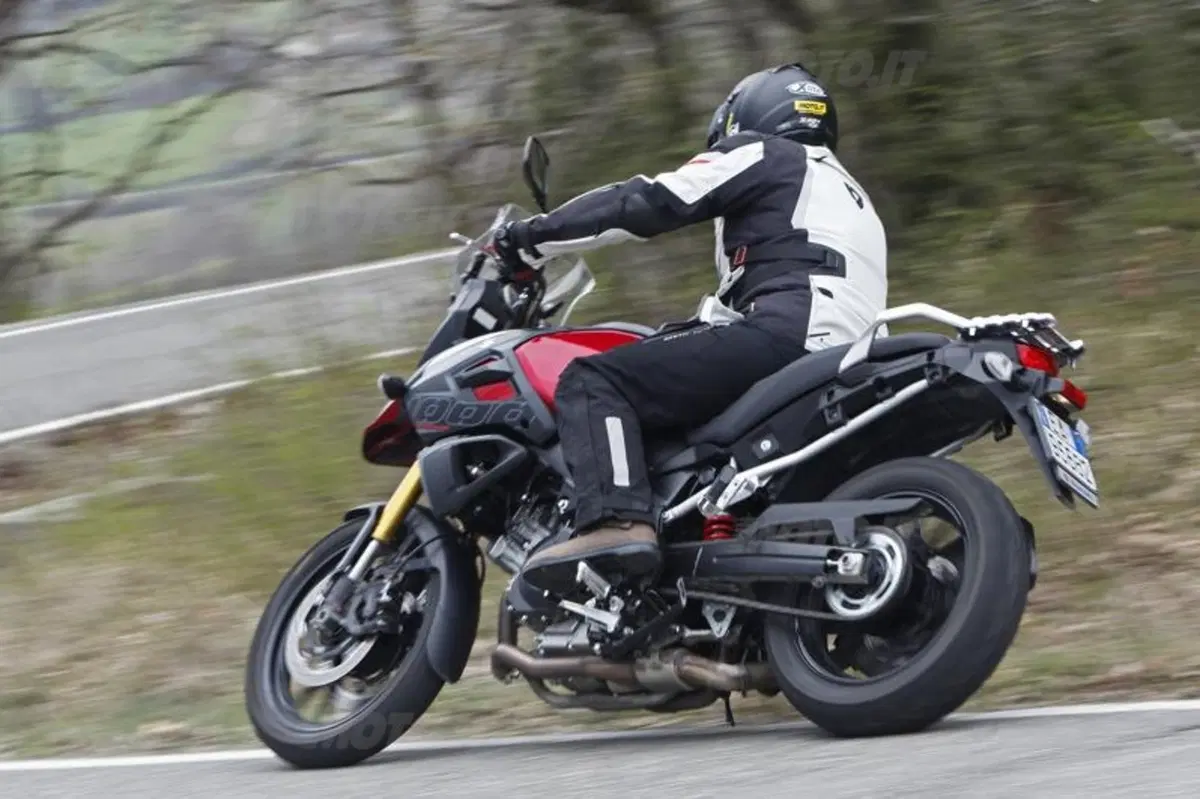 BMW R1200GS VS KTM 1190 Adventure VS Suzuki V-Strom 1000  (25)
