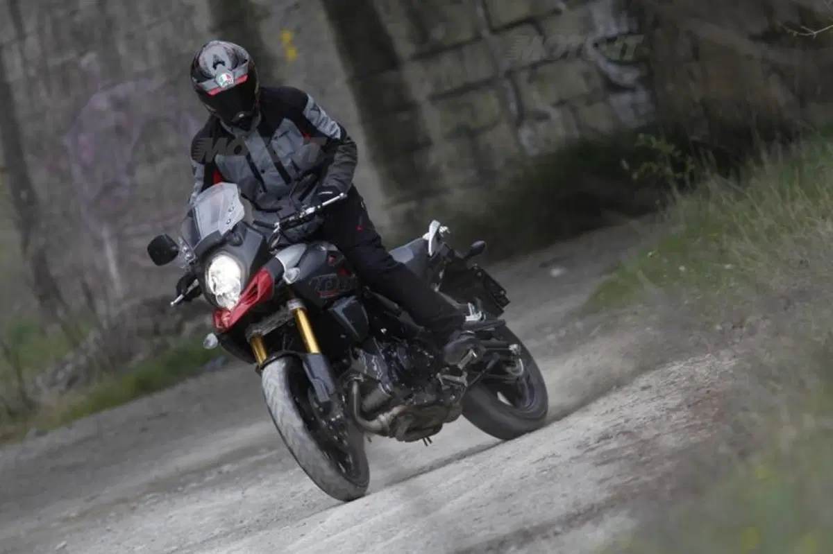 BMW R1200GS VS KTM 1190 Adventure VS Suzuki V-Strom 1000  (26)