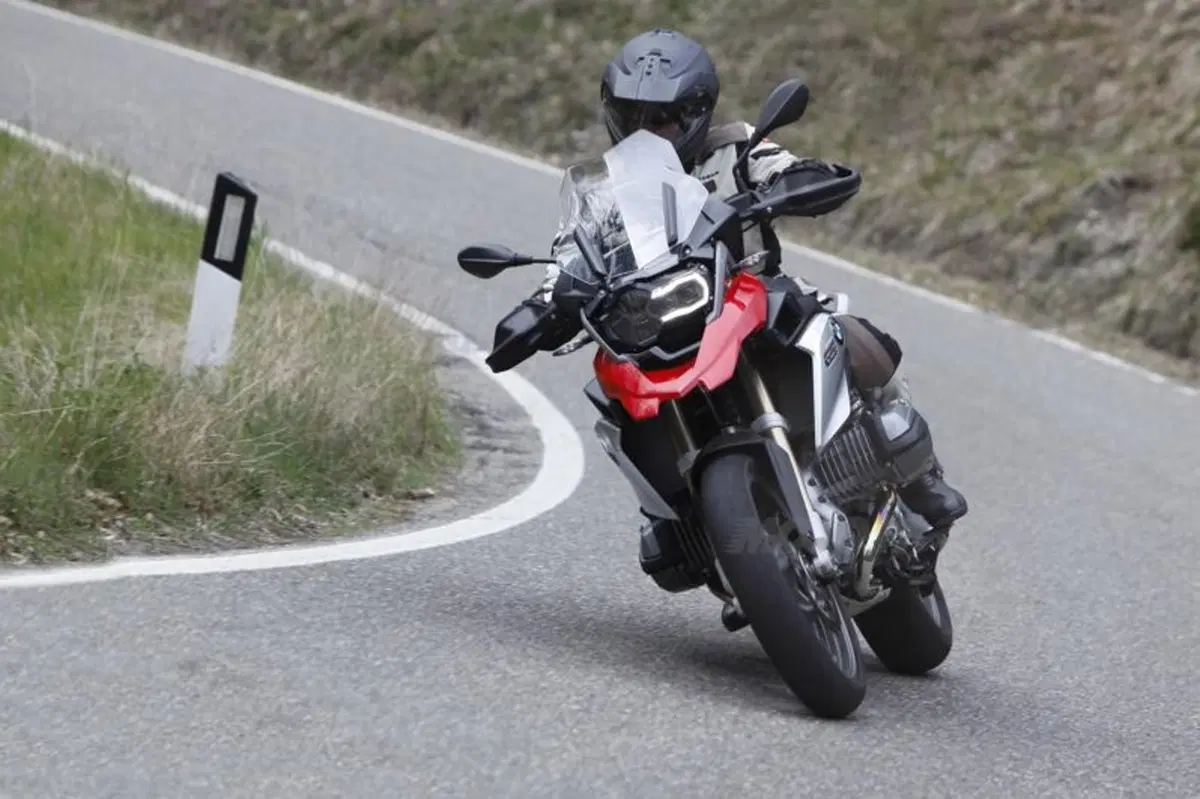 BMW R1200GS VS KTM 1190 Adventure VS Suzuki V-Strom 1000  (27)