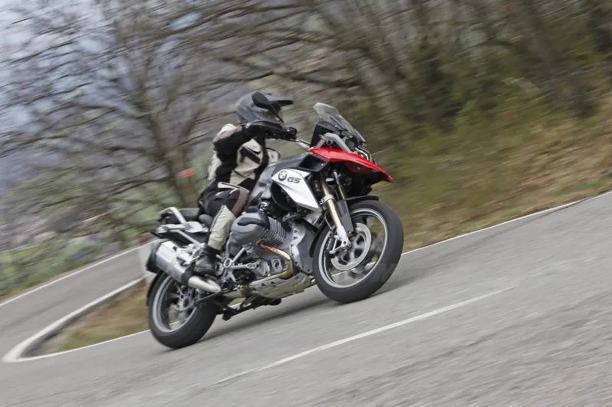 BMW R1200GS VS KTM 1190 Adventure VS Suzuki V-Strom 1000  (31)