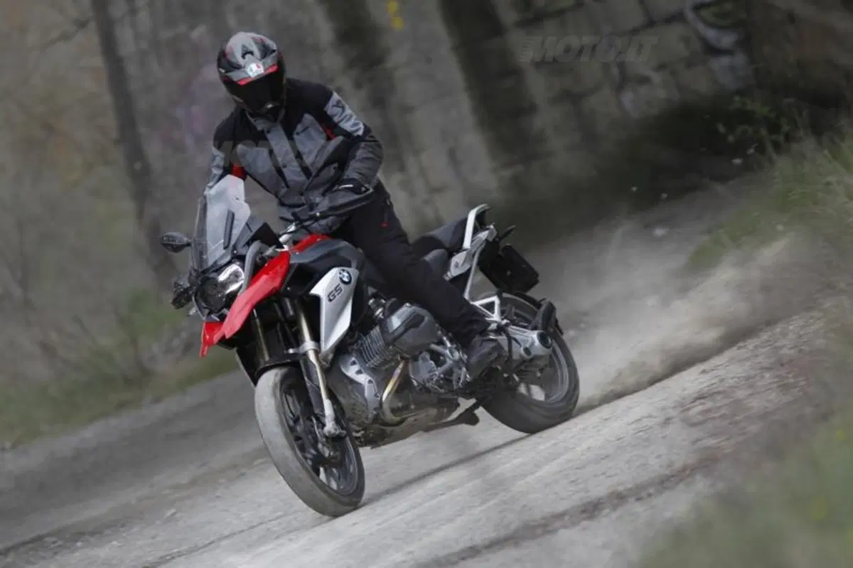 BMW R1200GS VS KTM 1190 Adventure VS Suzuki V-Strom 1000  (33)