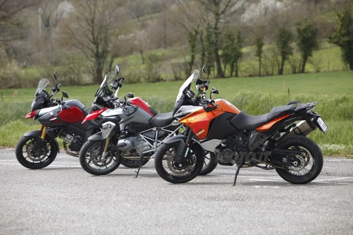 BMW R1200GS VS KTM 1190 Adventure VS Suzuki V-Strom 1000  (36)