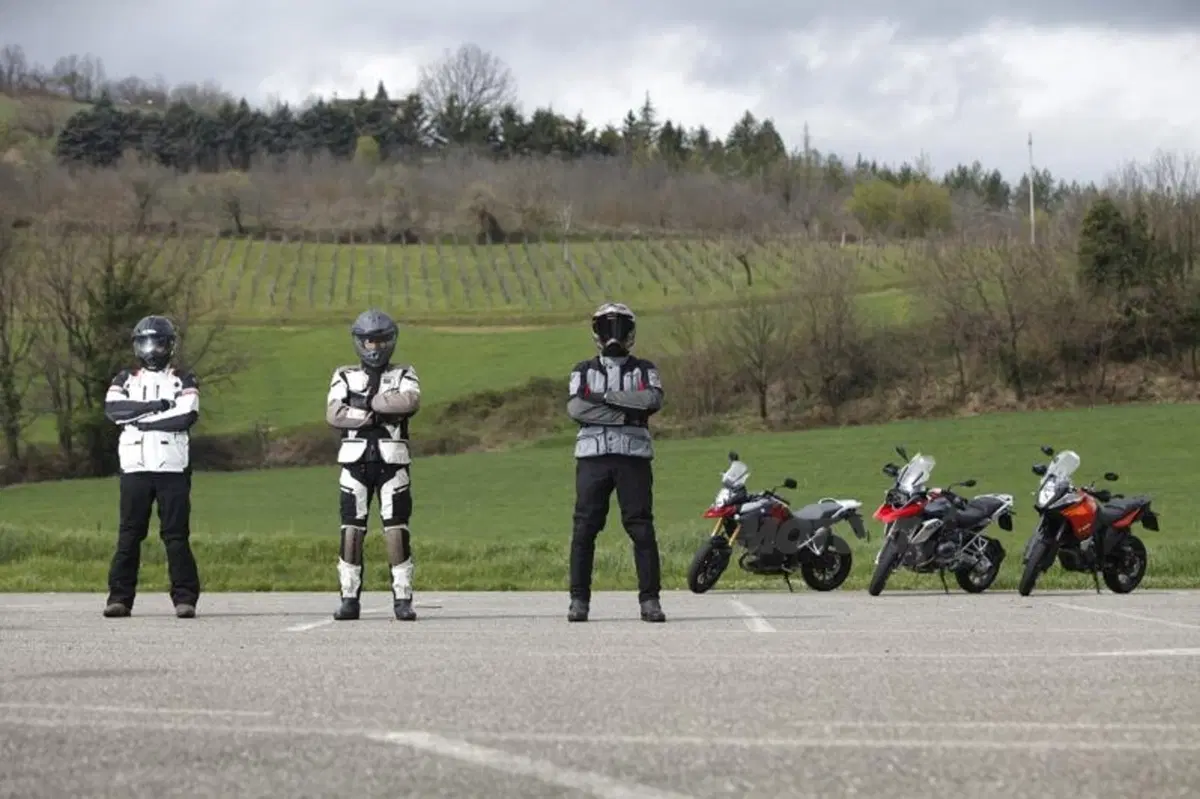 BMW R1200GS VS KTM 1190 Adventure VS Suzuki V-Strom 1000  (38)