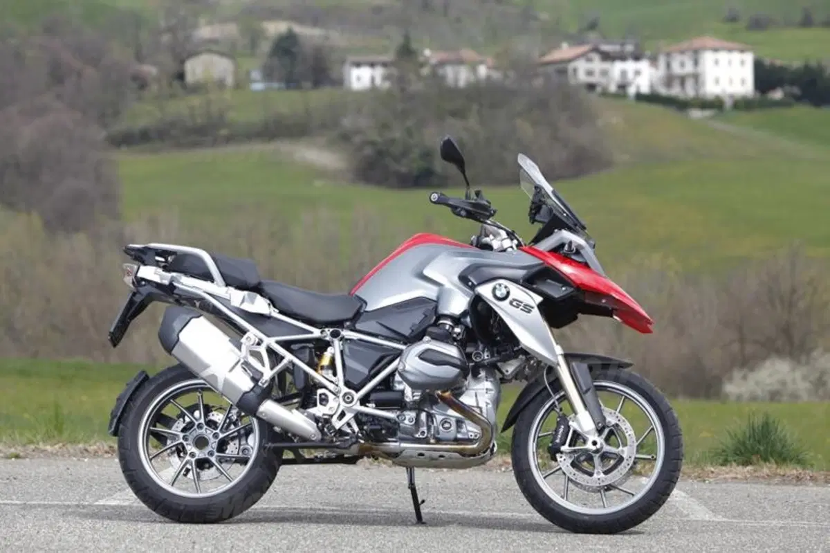 BMW R1200GS VS KTM 1190 Adventure VS Suzuki V-Strom 1000  (40)
