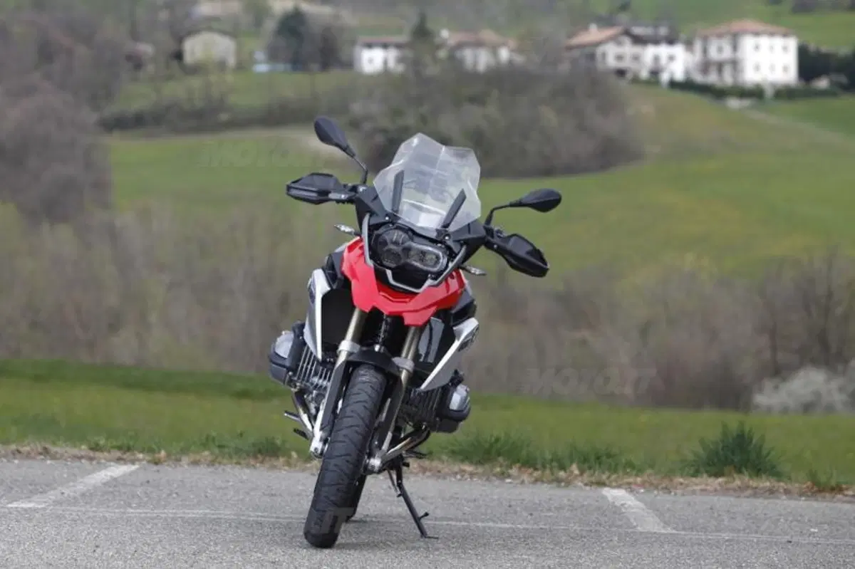 BMW R1200GS VS KTM 1190 Adventure VS Suzuki V-Strom 1000  (41)