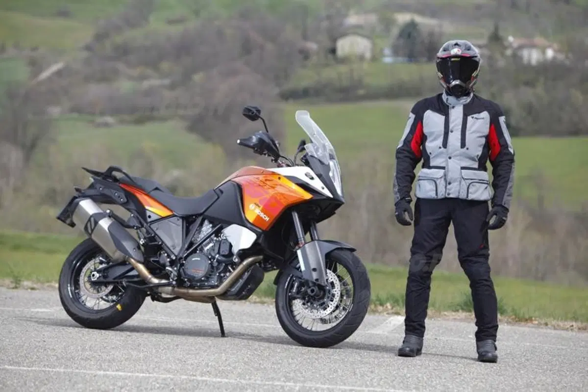 BMW R1200GS VS KTM 1190 Adventure VS Suzuki V-Strom 1000  (44)
