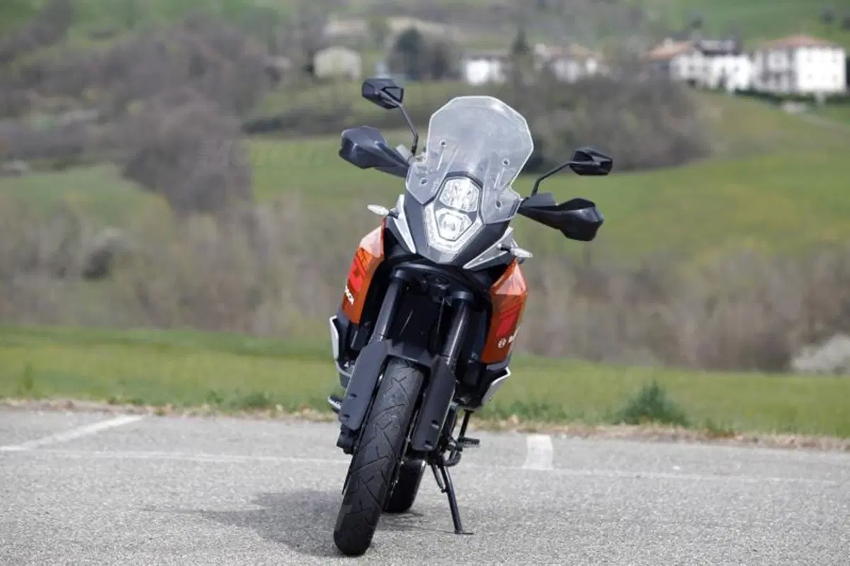 BMW R1200GS VS KTM 1190 Adventure VS Suzuki V-Strom 1000  (46)