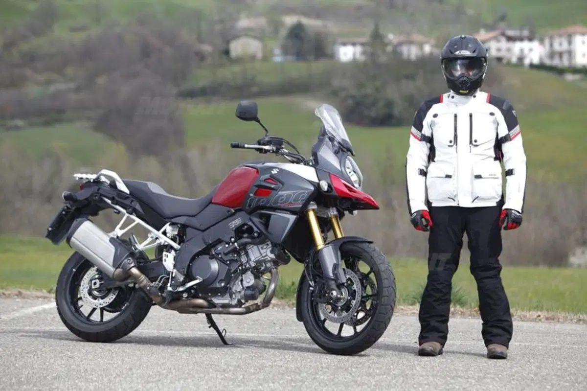 BMW R1200GS VS KTM 1190 Adventure VS Suzuki V-Strom 1000  (48)