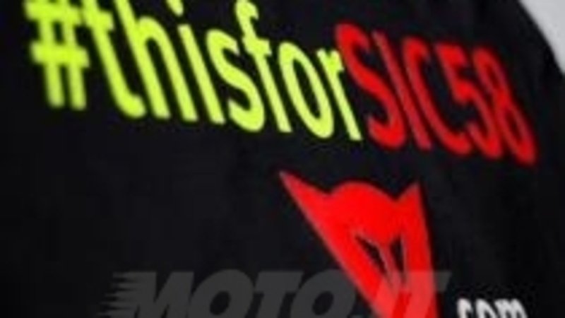 All&#039;asta la tuta Dainese di Valentino Rossi, indossata per ricordare il Sic al Mugello