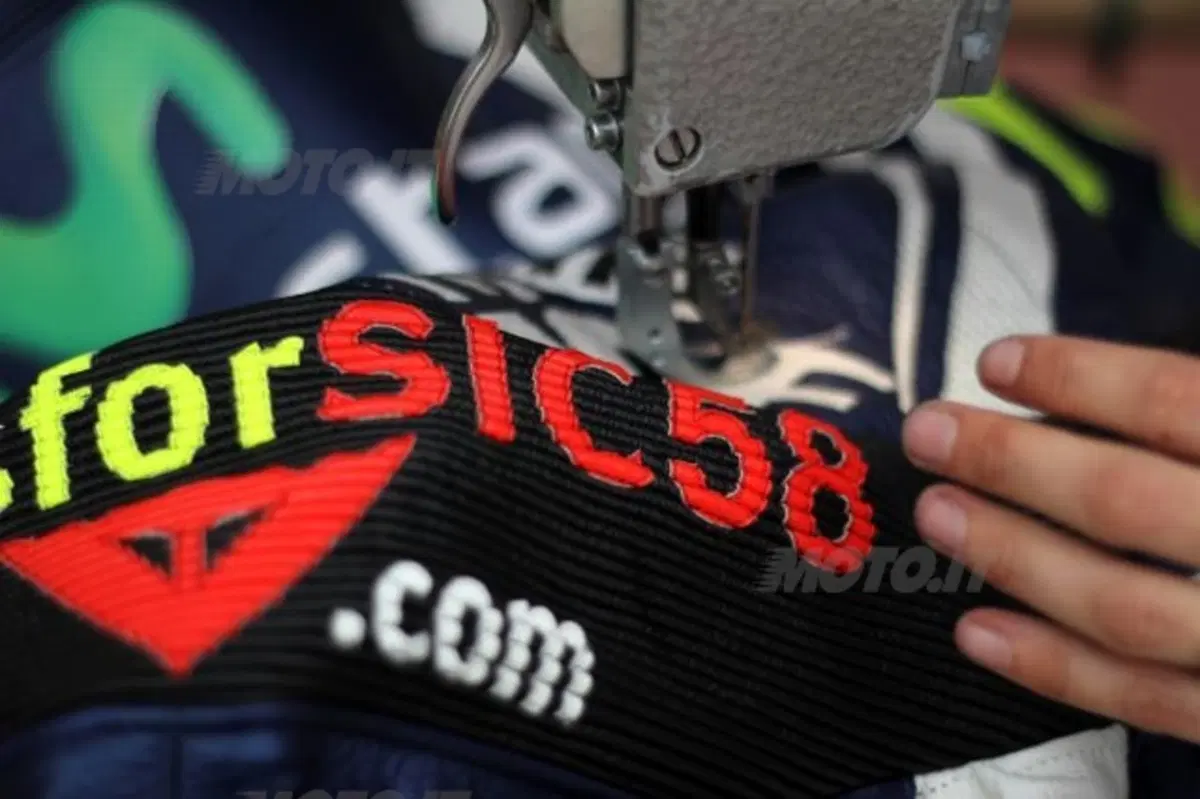 All'asta la tuta Dainese di Valentino Rossi, indossata per ricordare il Sic al Mugello (2)