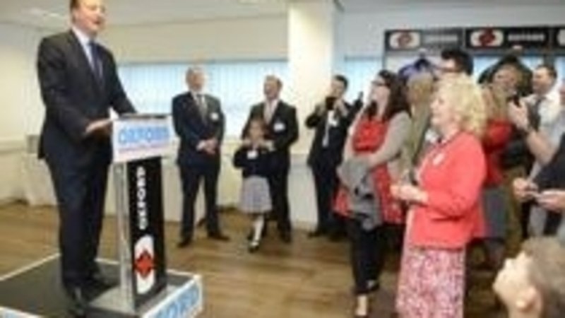 Il Primo Ministro Cameron all&rsquo;apertura della nuova sede Oxford Products