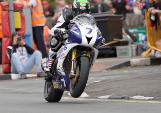 IOM TT 2014, Supersport: vittoria di Johnson su Triumph